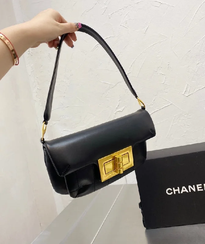 Chanel black leather Handbag